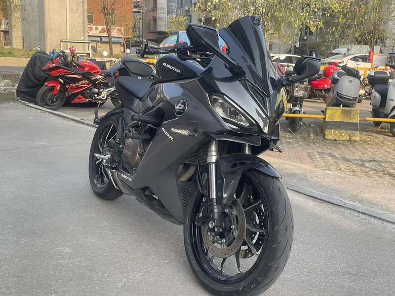 QJMOTOR 赛400
