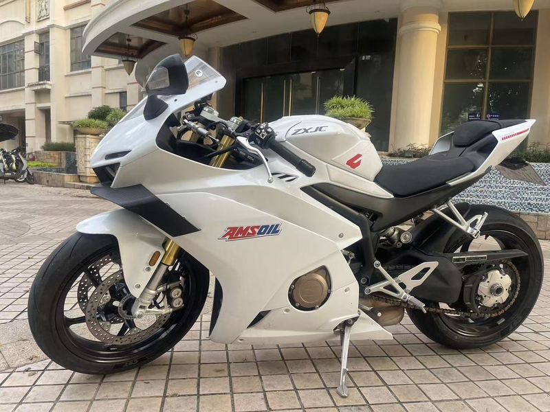 张雪机车 500RR