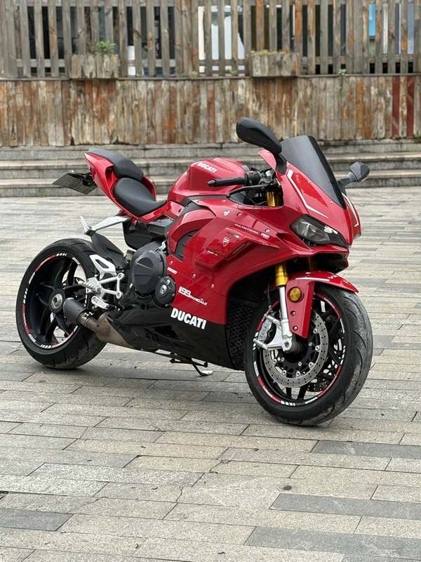 摩迪威 800RR