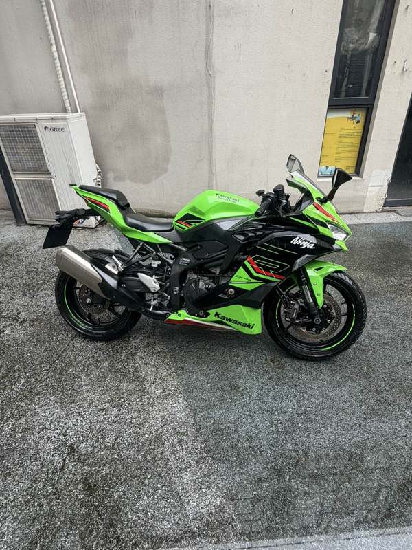 川崎 ZX-4R