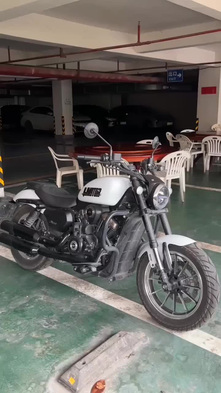 QJMOTOR 闪300S