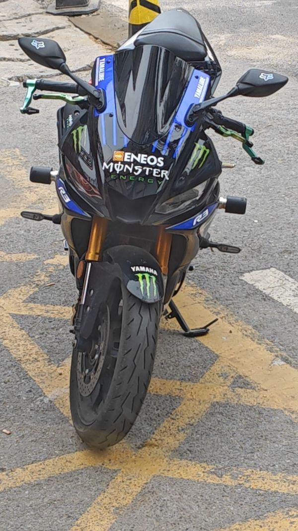 雅马哈 YZF-R3