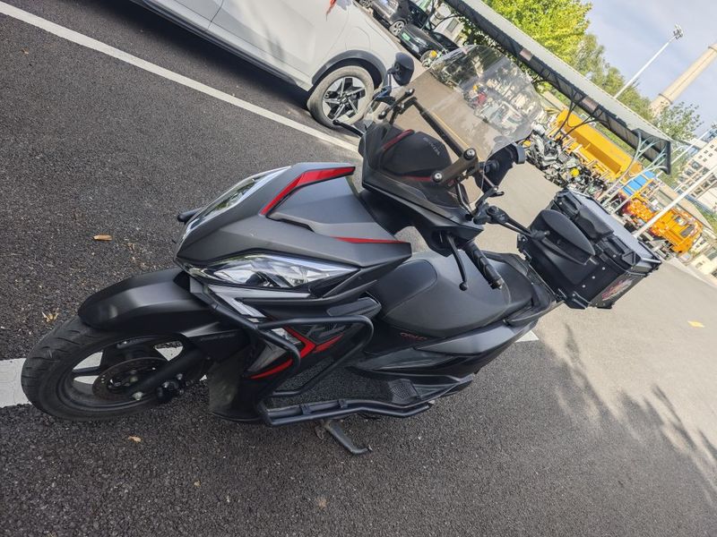 新大洲本田 裂行 RX125Fi