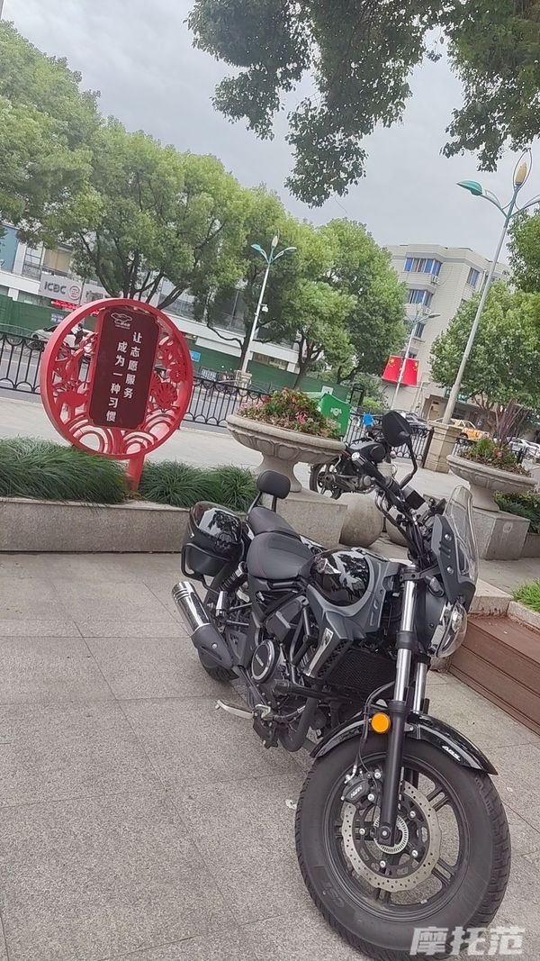 豪爵 TR300