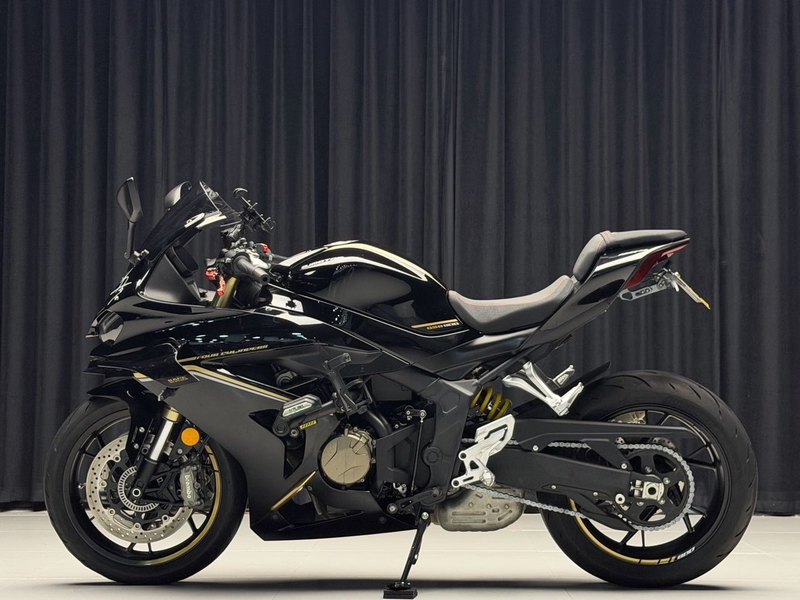 QJMOTOR 赛800