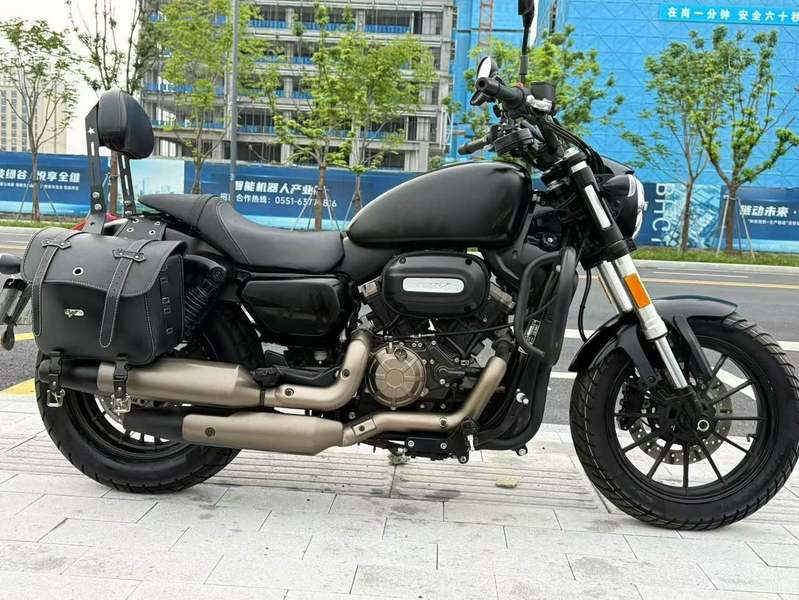 QJMOTOR 闪300S