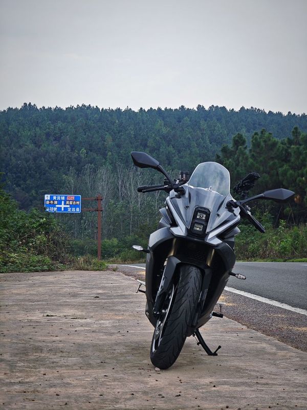 贝纳利 龙卷风 Tornado 552R