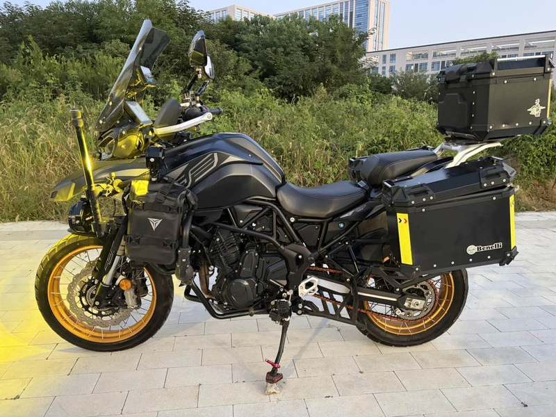 贝纳利 TRK702