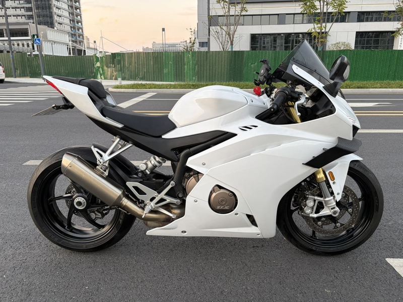 张雪机车 500RR