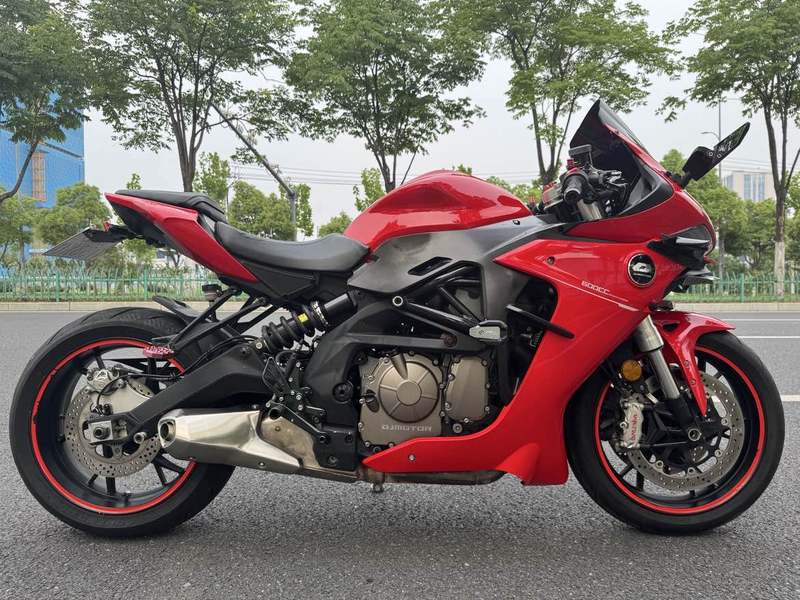 QJMOTOR 赛600