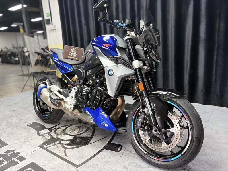 宝马 F 900 R