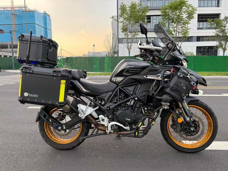 贝纳利 TRK552