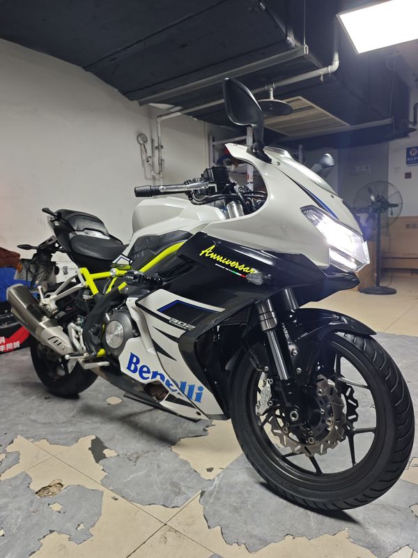 贝纳利 龙卷风 Tornado 302R