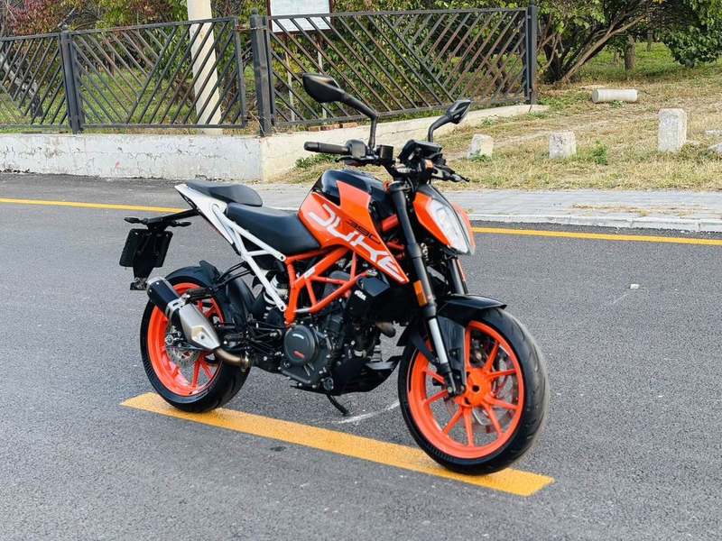 KTMR2R 390 Duke