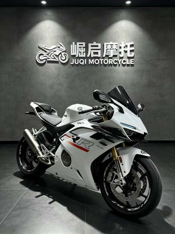 张雪机车 500RR