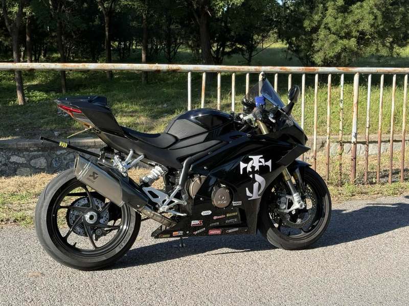 张雪机车 500RR