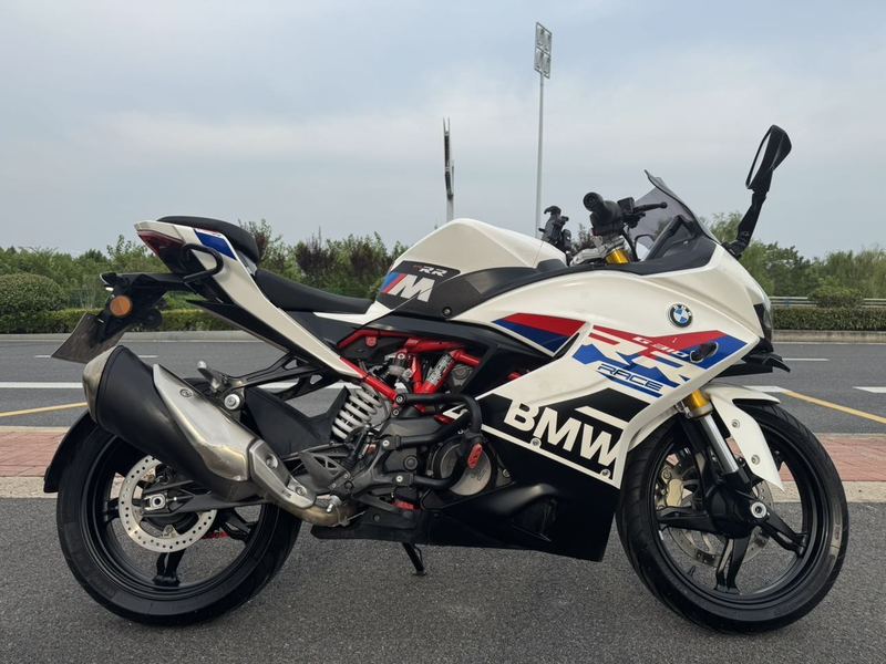 宝马 G 310 RR