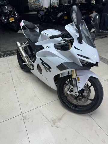 张雪机车 500RR
