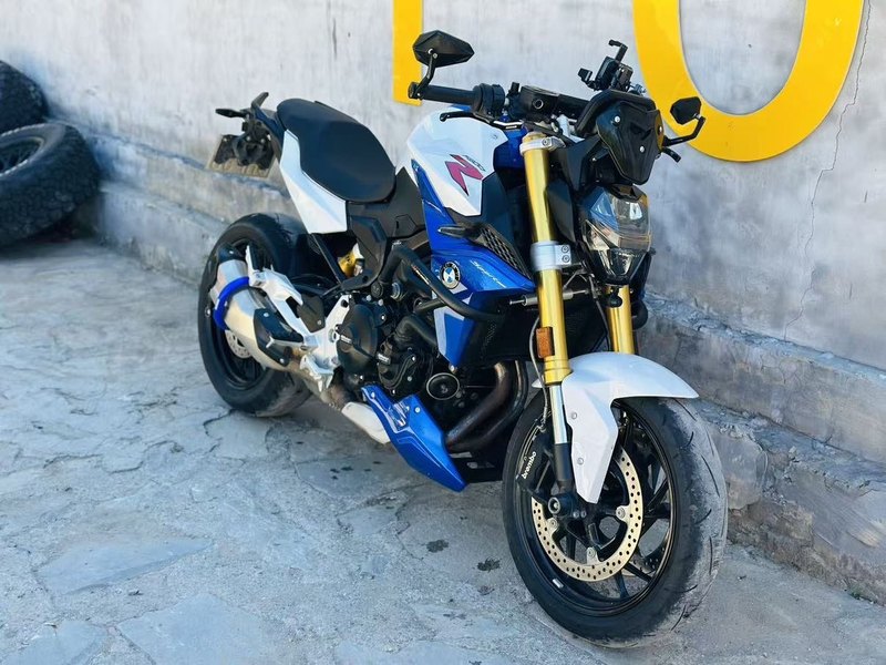 宝马 F 900 R