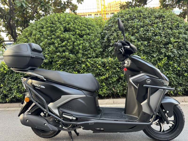 QJMOTOR 鸿125