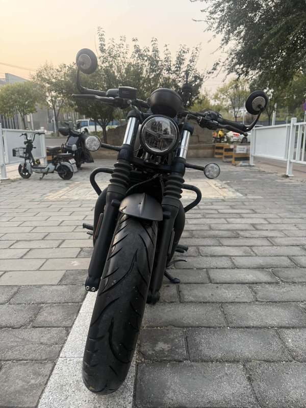凯旋 Bonneville Bobber