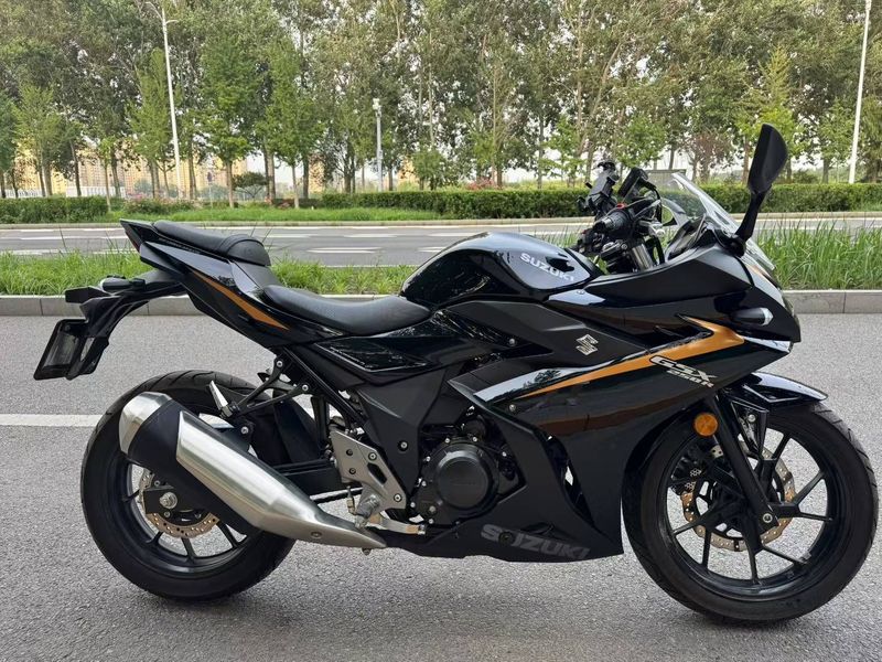 豪爵铃木 GSX250R