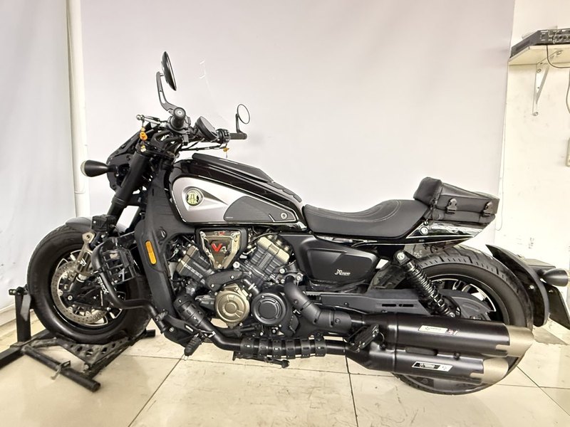 QJMOTOR 闪600