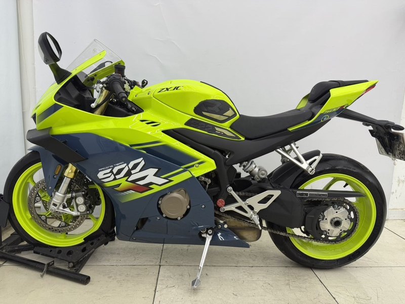 张雪机车 500RR