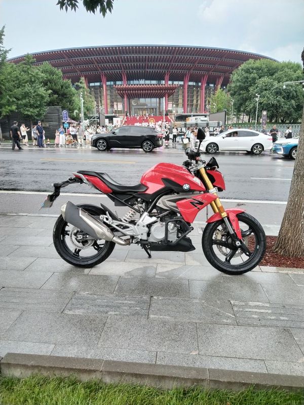 宝马 G 310 R