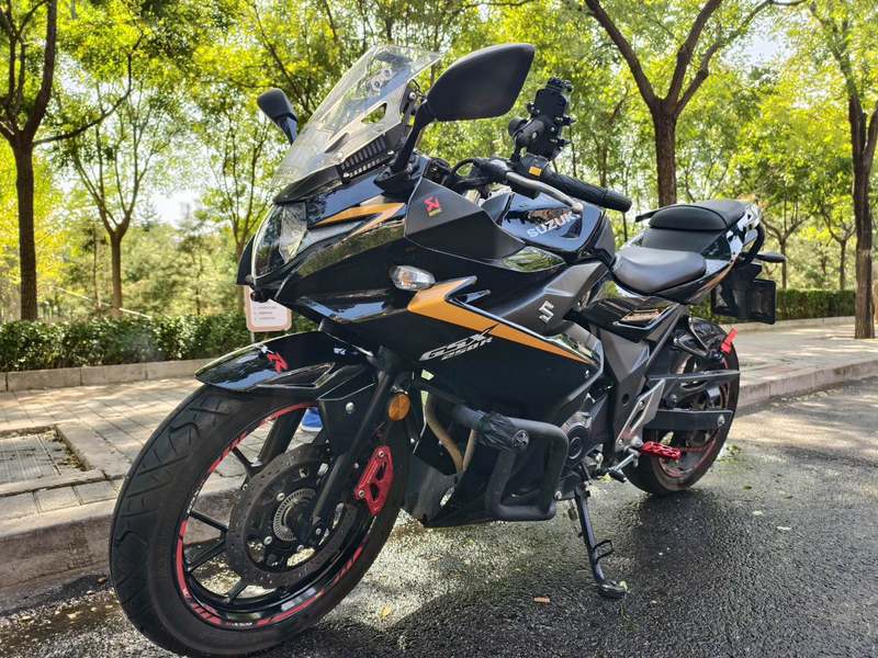 豪爵铃木 GSX250R