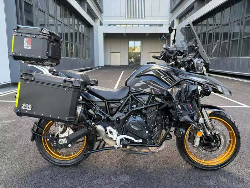 贝纳利 TRK702