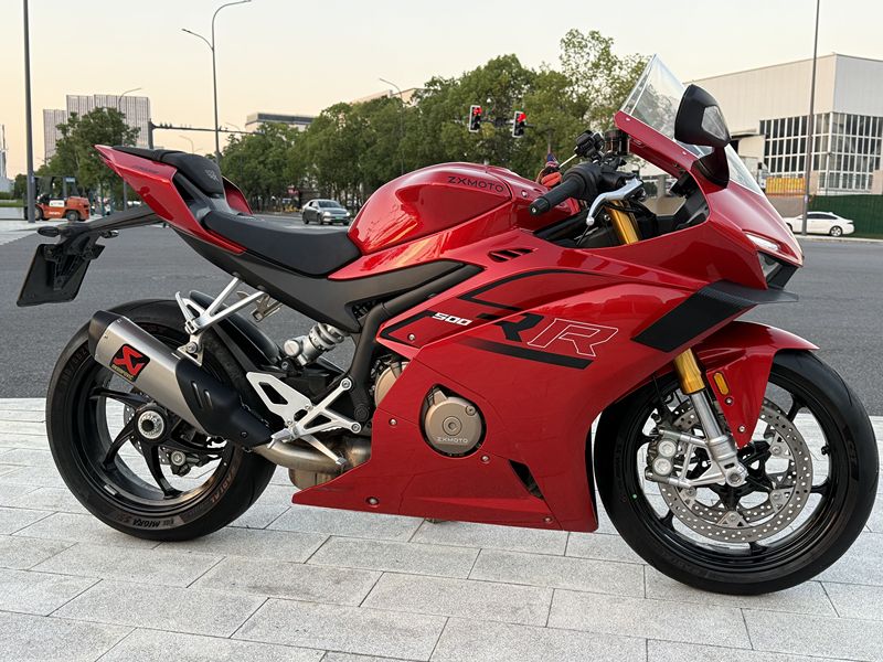 张雪机车 500RR