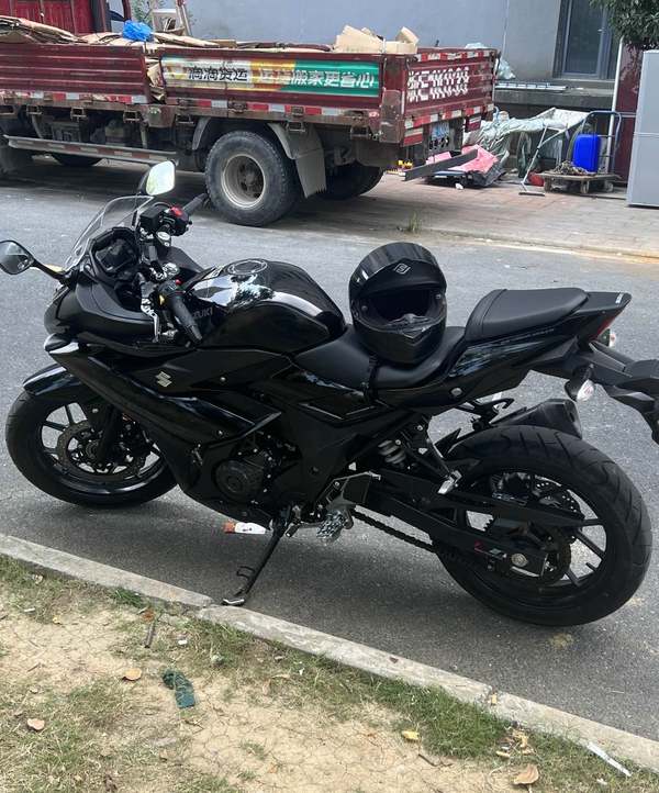 豪爵铃木 GSX250R
