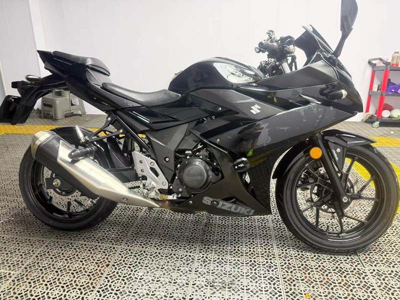 豪爵铃木 GSX250R