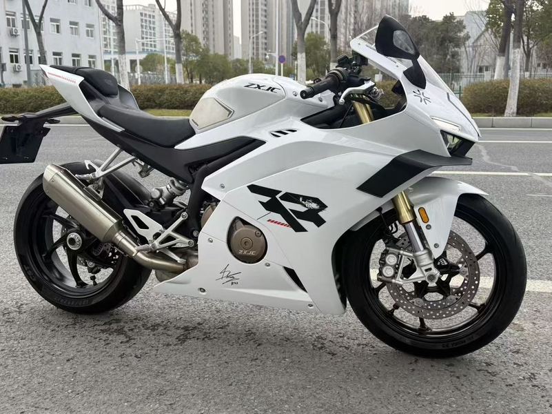 张雪机车 500RR