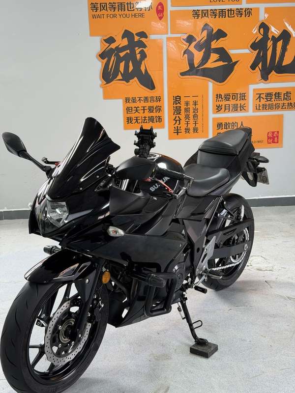 豪爵铃木 GSX250R