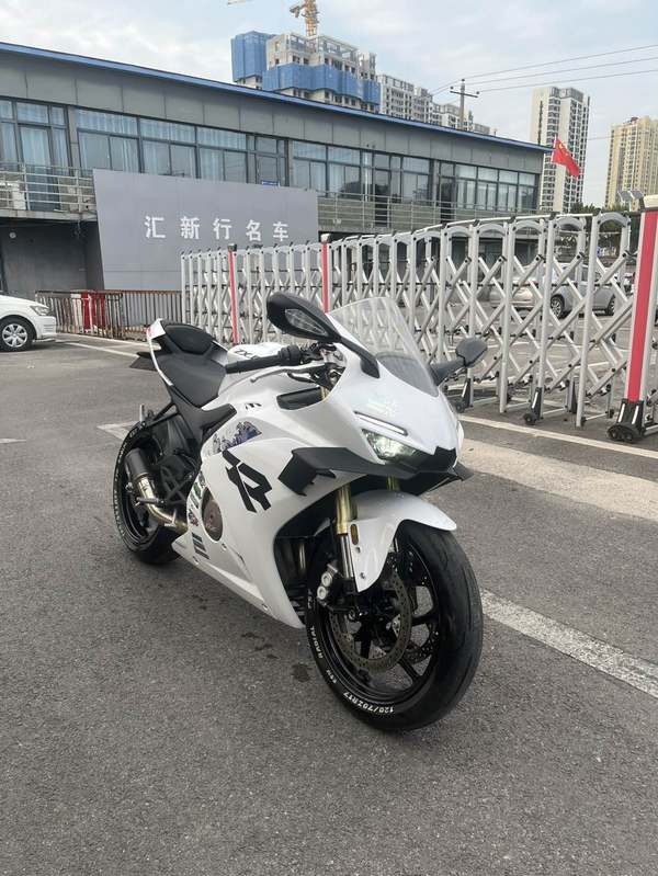 张雪机车 500RR