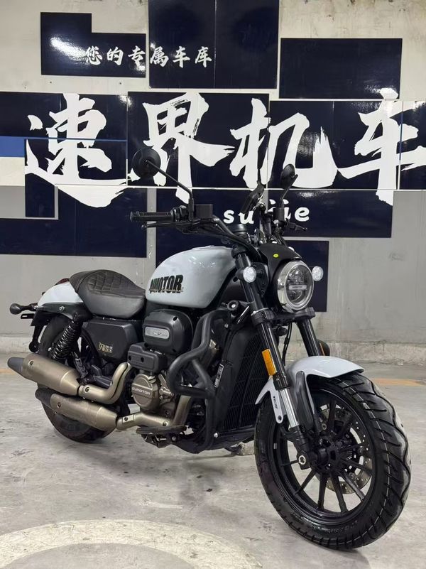 QJMOTOR 闪300S