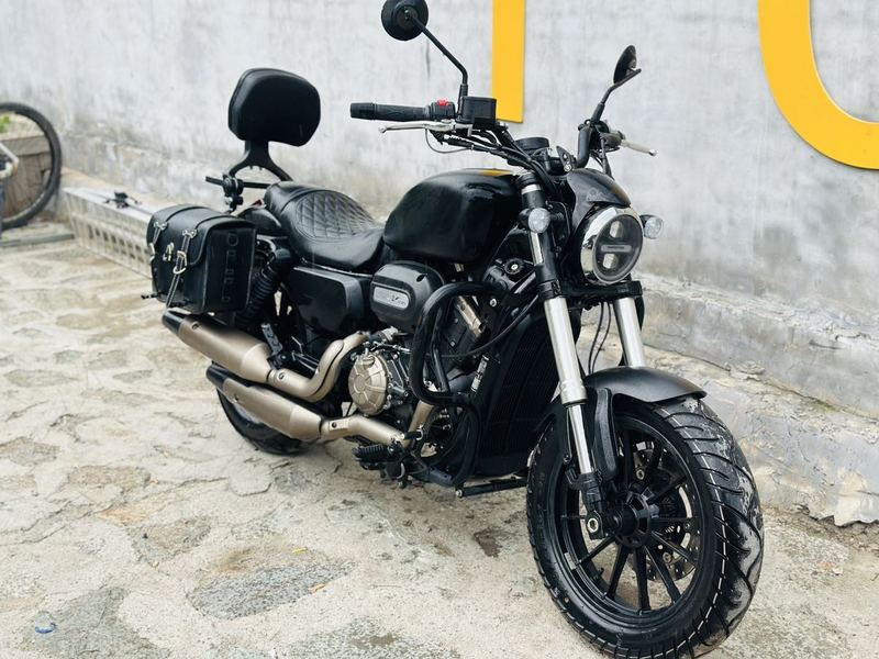 QJMOTOR 闪300S