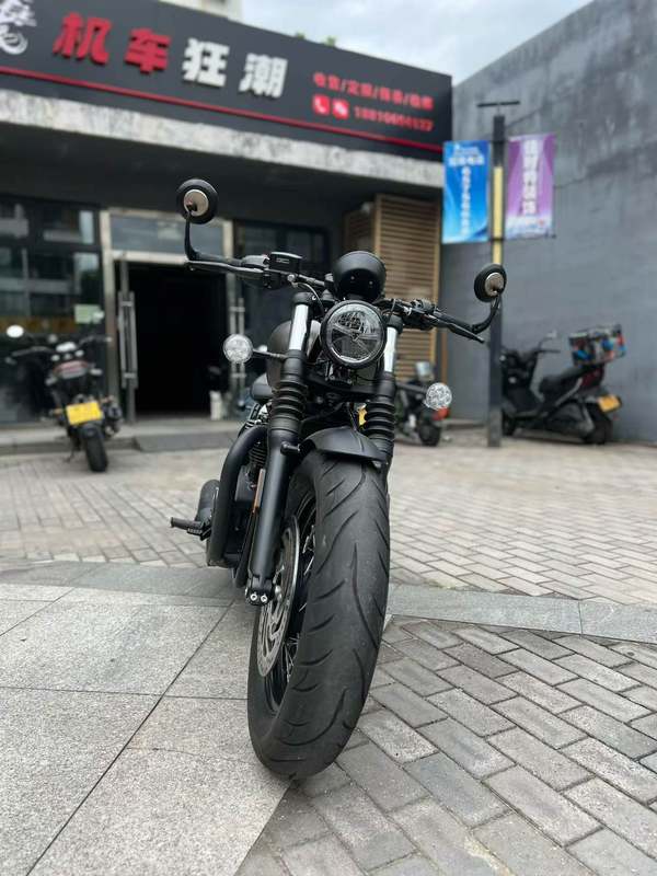 凯旋 Bonneville Bobber