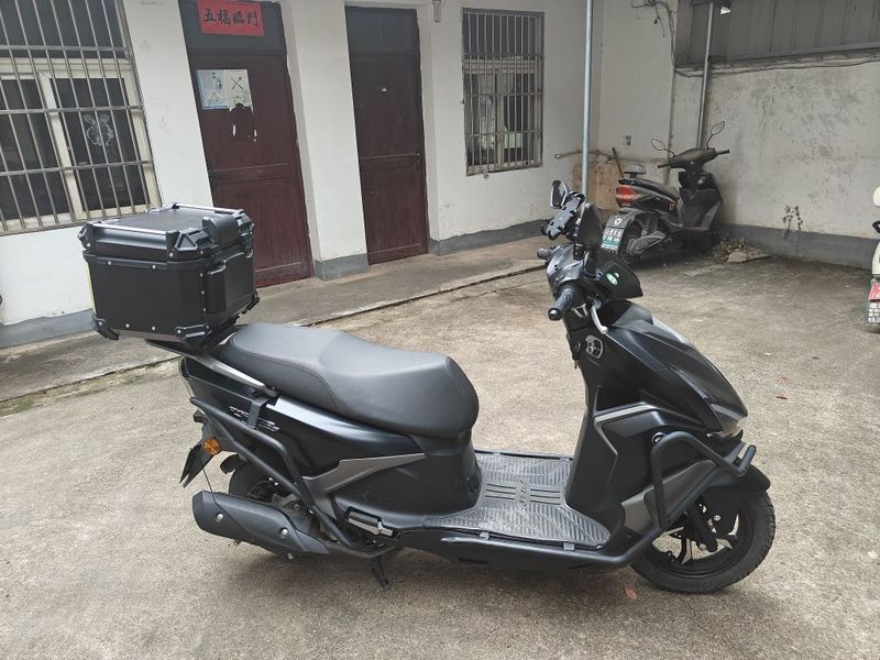 QJMOTOR 鸿125