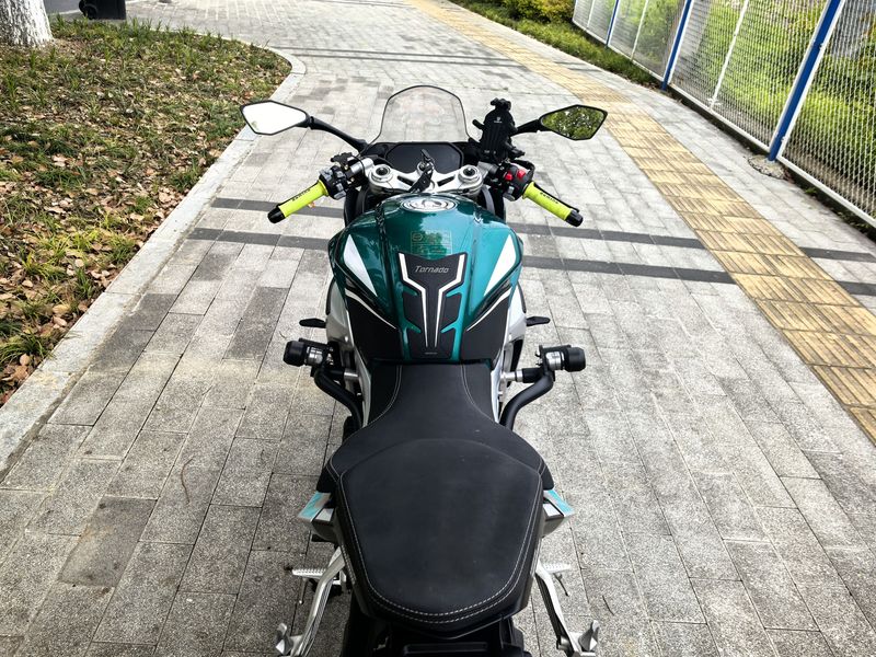 贝纳利 龙卷风 Tornado 552R