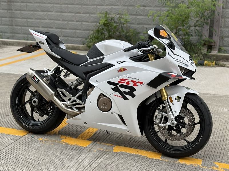 张雪机车 500RR