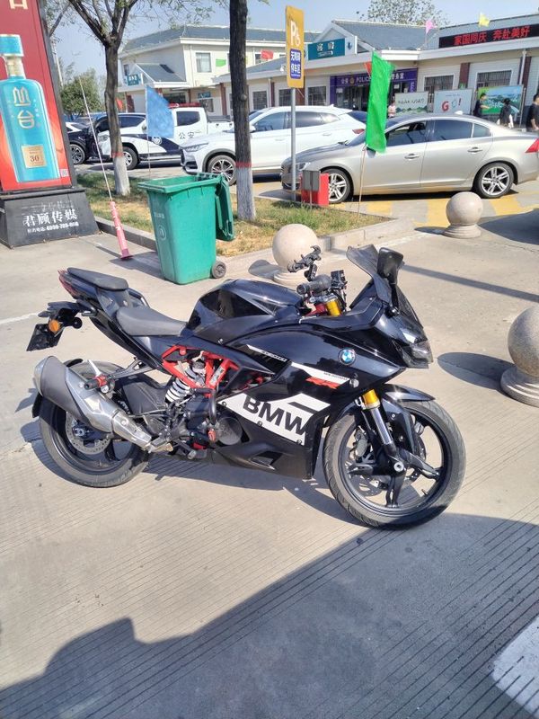 宝马 G 310 RR