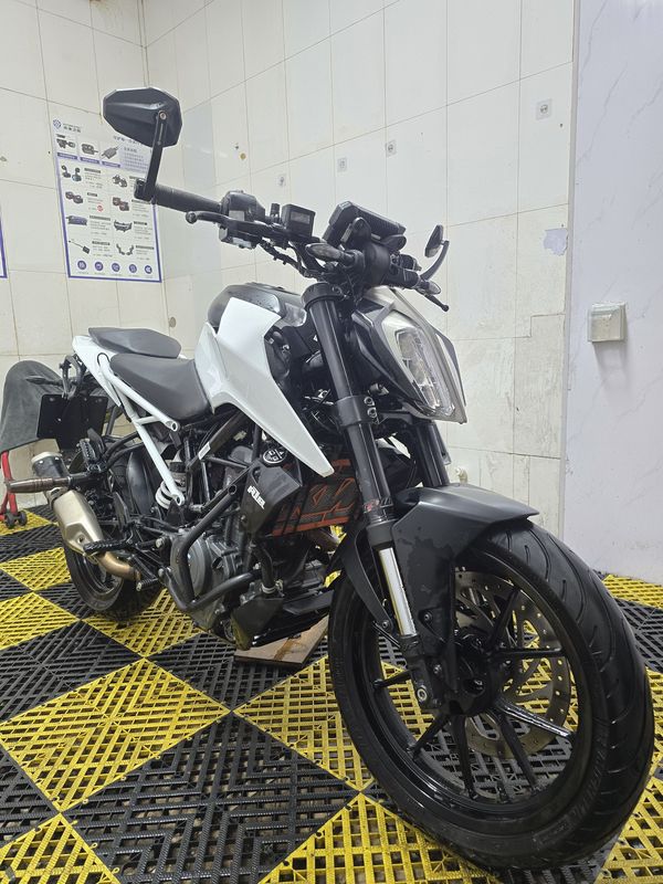 KTMR2R 390 Duke