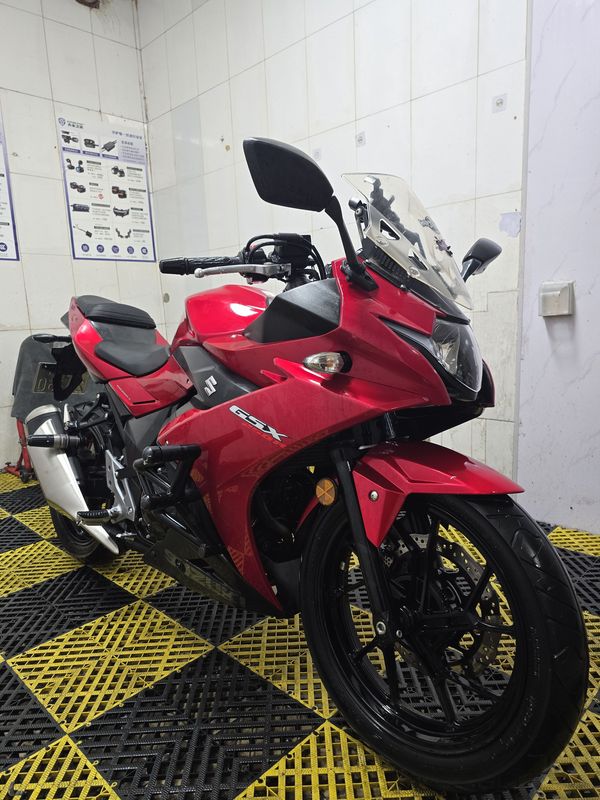 豪爵铃木 GSX250R