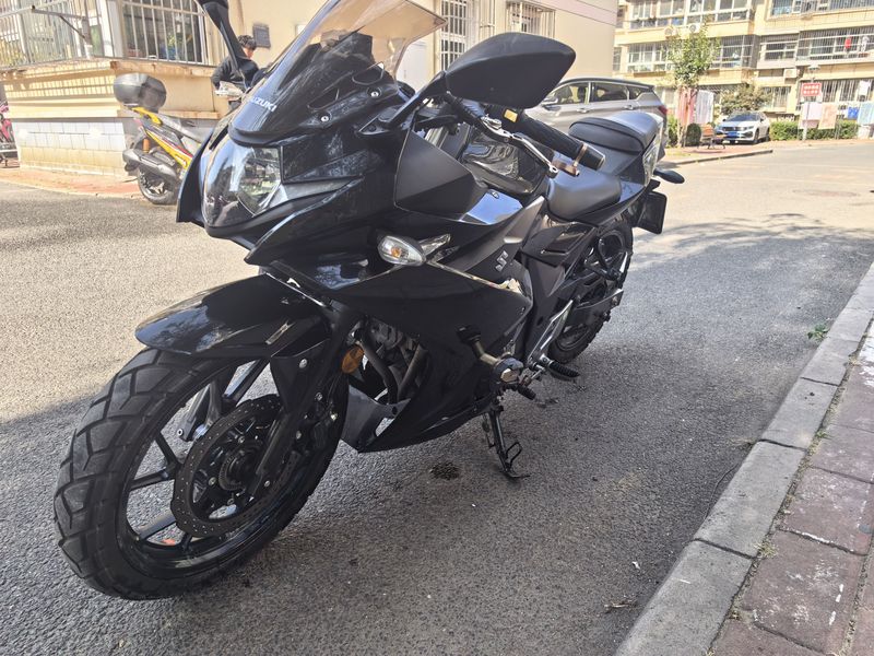豪爵铃木 GSX250R