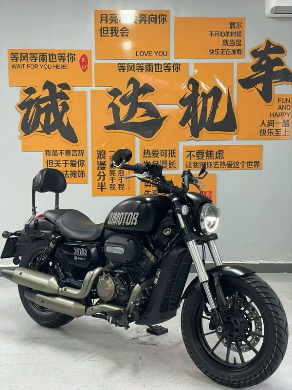 QJMOTOR 闪300S