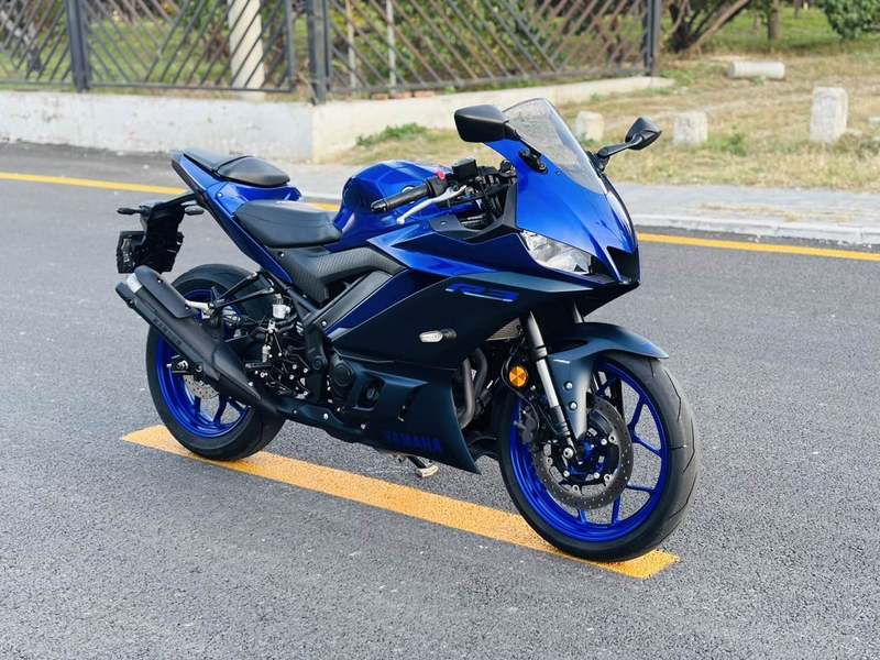 雅马哈 YZF-R3