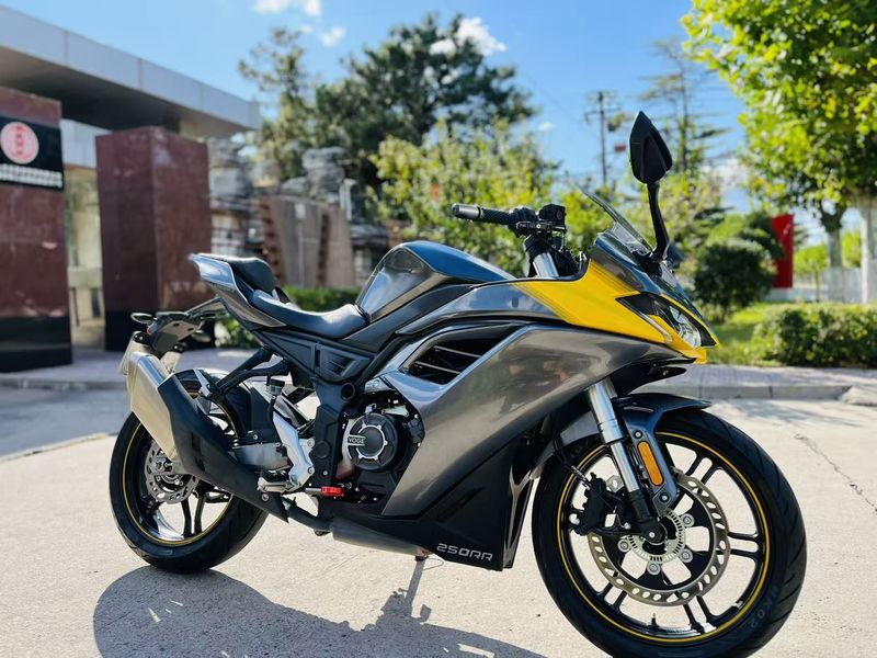 无极 250RR